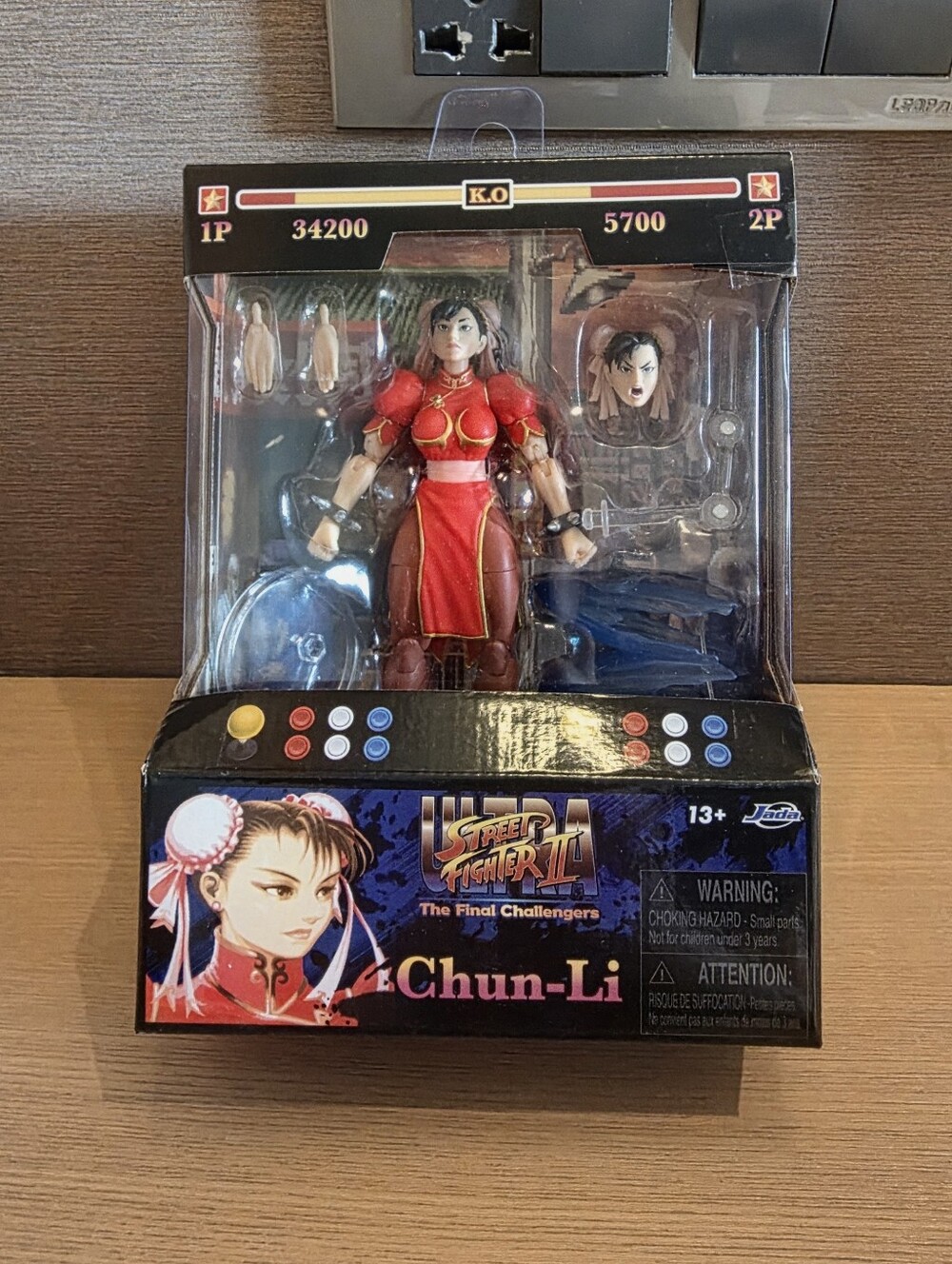 Jada toys Chun Li Street Fighter II 6" Action Figure (Exclusive RED outfit versi